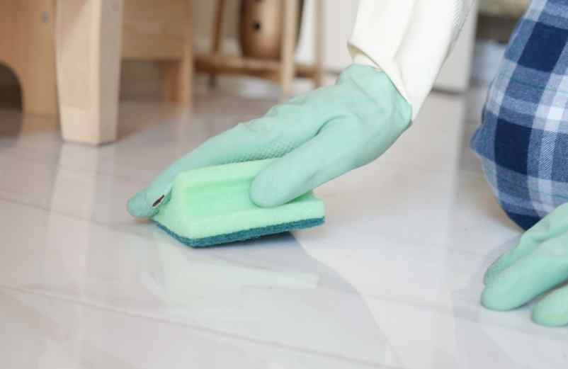 Comment nettoyer des joints de carrelage très encrassés ? Vidélice